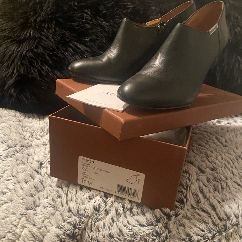 Coach black heel gentle used - Picture 2 of 3